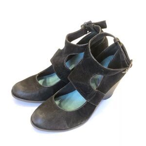 Blowfish Malibu Black Wedge Buckle Sandals Womens